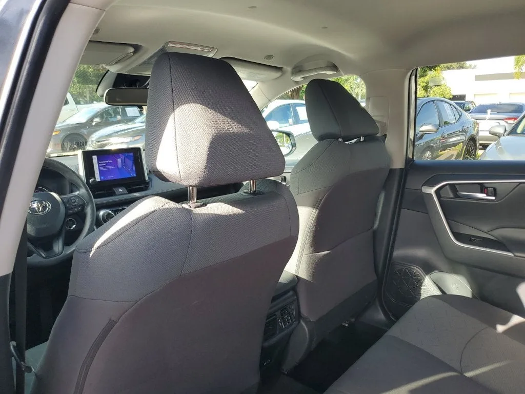 2023 Toyota RAV4 XLE photo 12