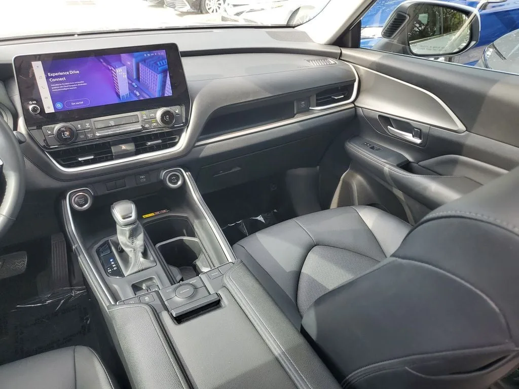 2024 Toyota Grand Highlander XLE photo 17
