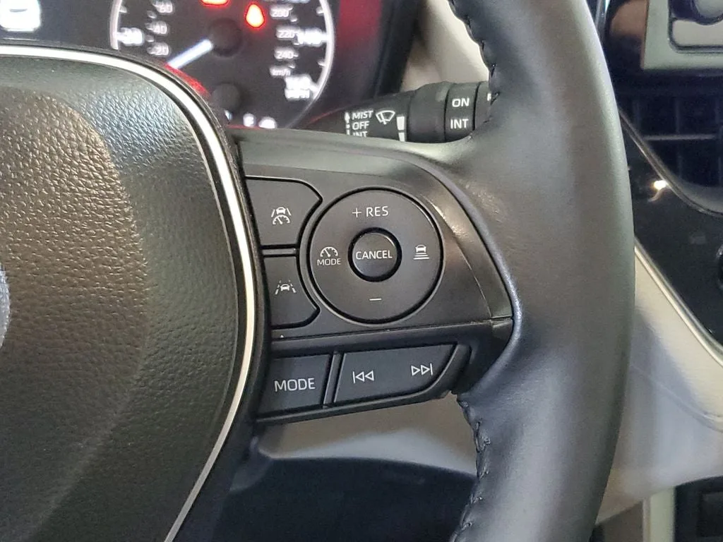 2024 Toyota Corolla Cross LE photo 24