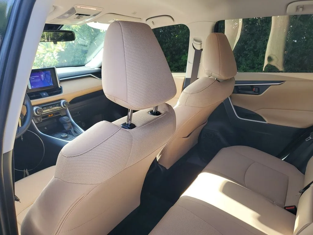 2025 Toyota RAV4 Hybrid LE photo 12