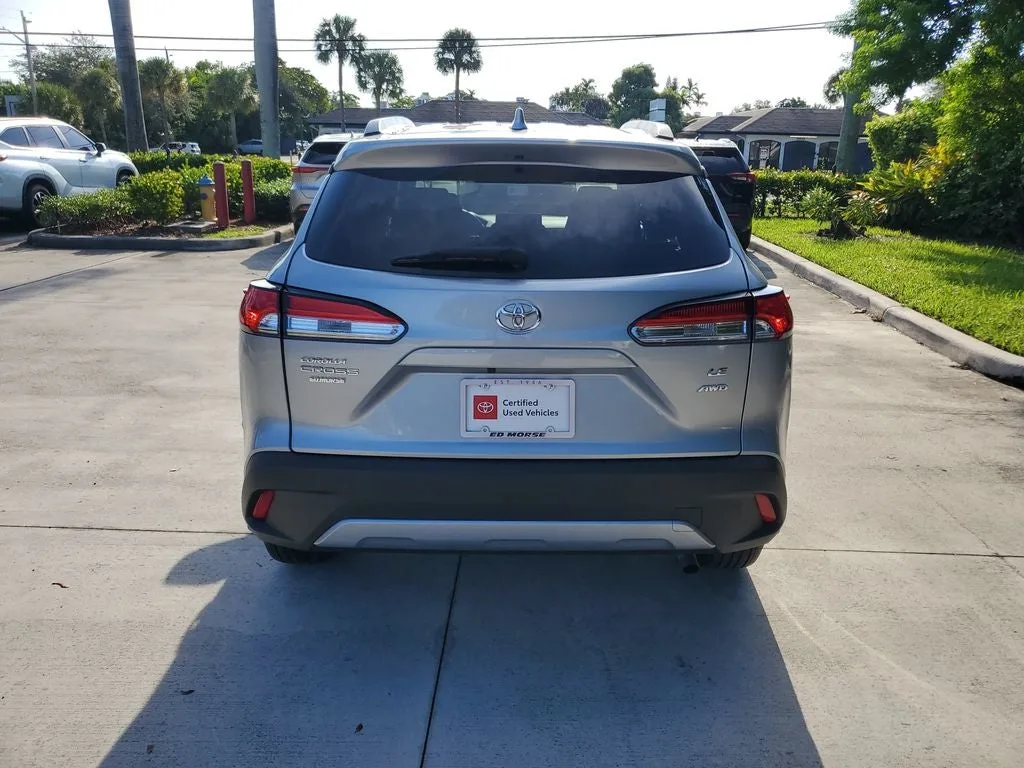 2024 Toyota Corolla Cross LE photo 5