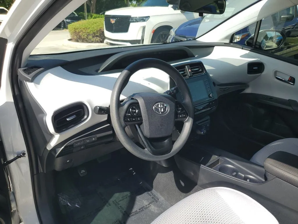2022 Toyota Prius LE photo 22