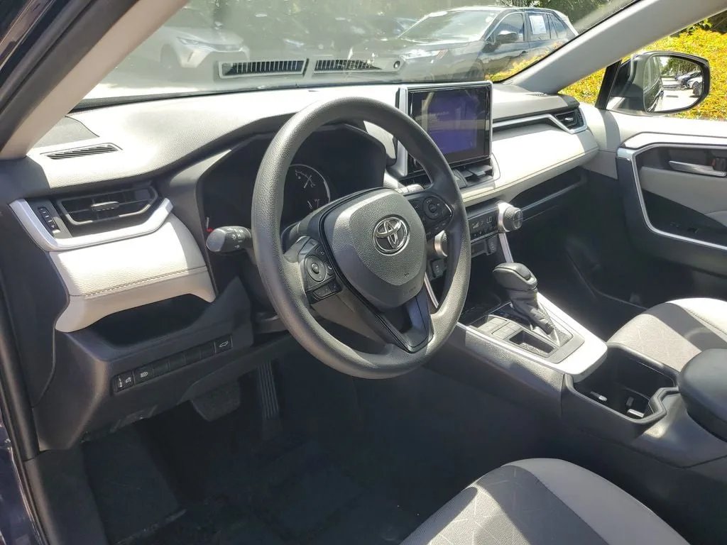 2024 Toyota RAV4 XLE photo 23