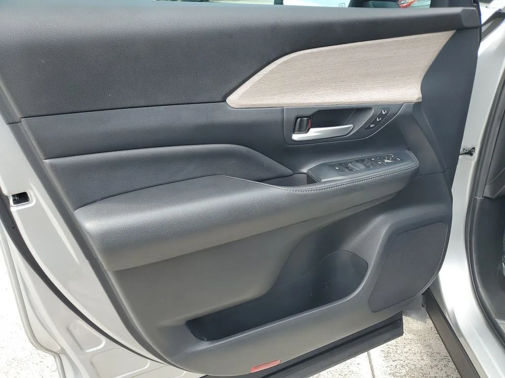 2024 Toyota Grand Highlander Platinum photo 20