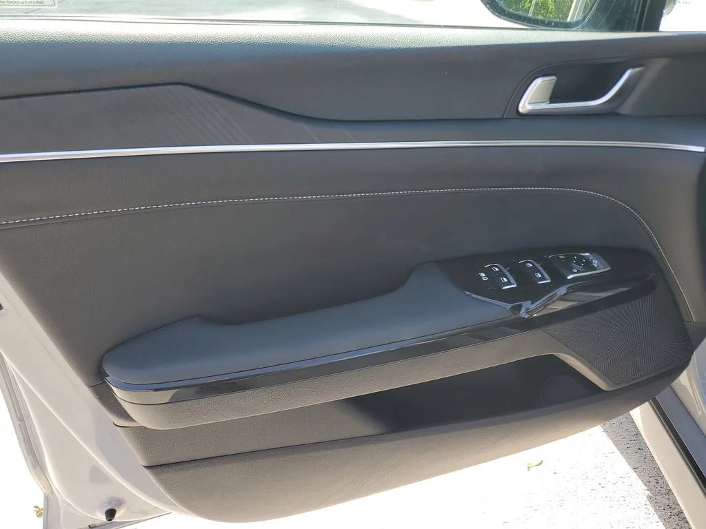 2025 Kia K5 GT-Line photo 15