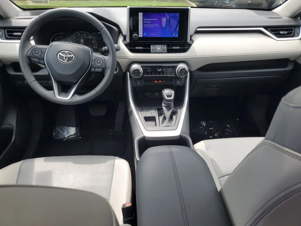 2023 Toyota RAV4 XLE Premium photo 17