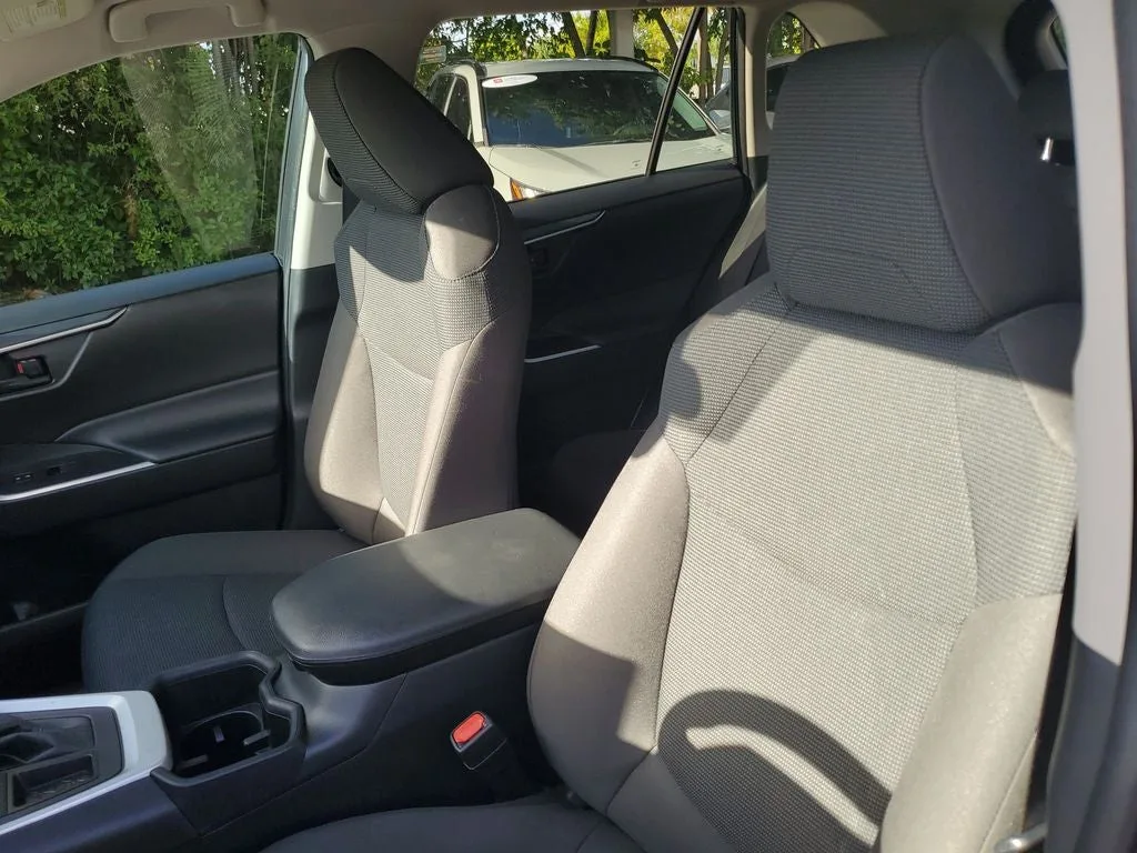 2024 Toyota RAV4 LE photo 18