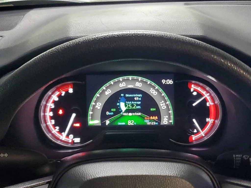 2023 Toyota RAV4 XLE photo 27