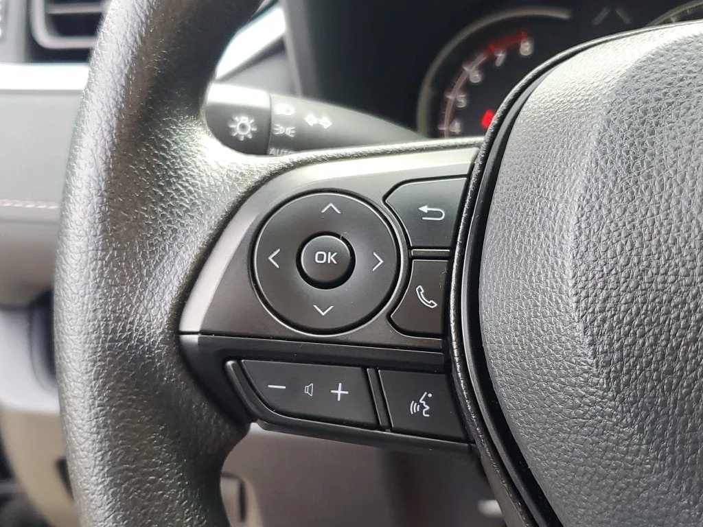 2025 Toyota RAV4 XLE photo 23