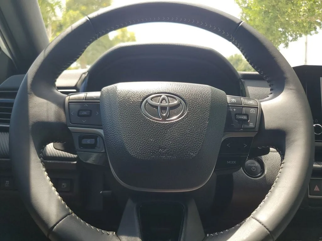 2025 Toyota Camry SE photo 22