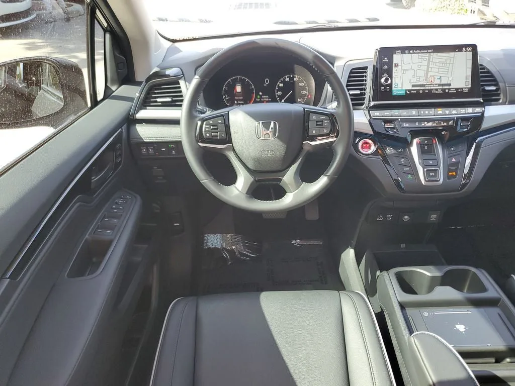2025 Honda Odyssey Touring photo 15