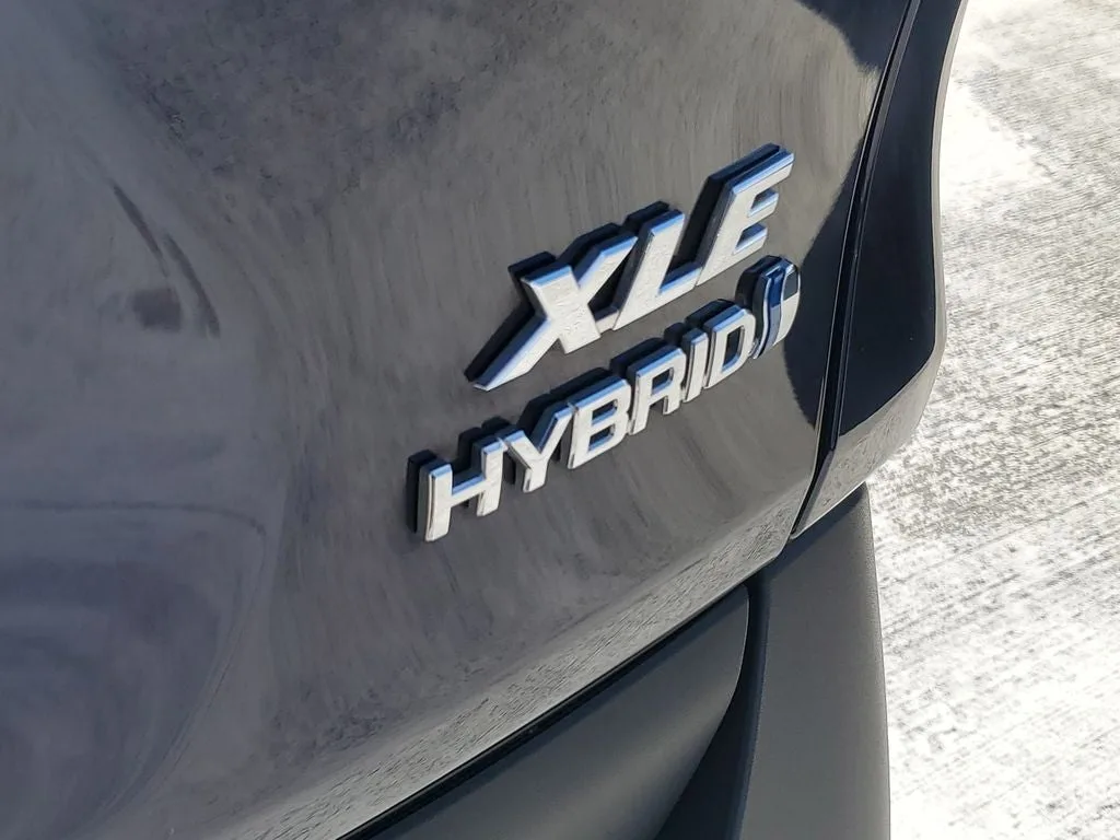 2021 Toyota RAV4 Hybrid XLE Premium photo 8