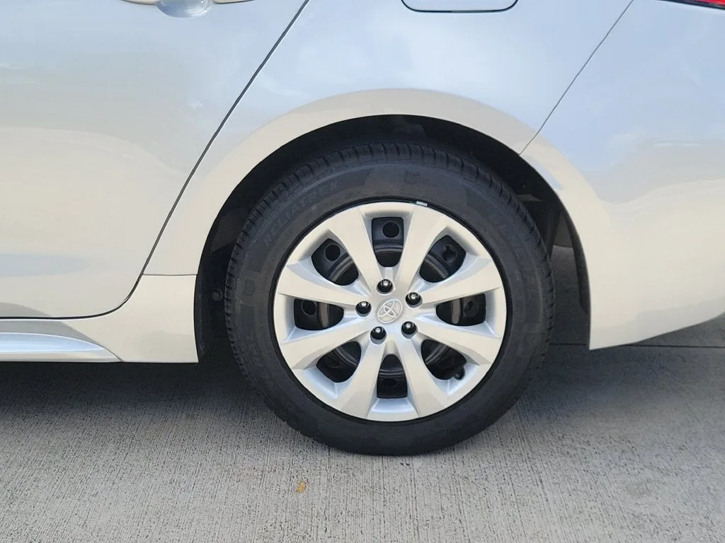 2024 Toyota Corolla LE photo 7