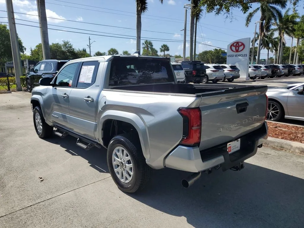 2025 Toyota Tacoma SR5 photo 5