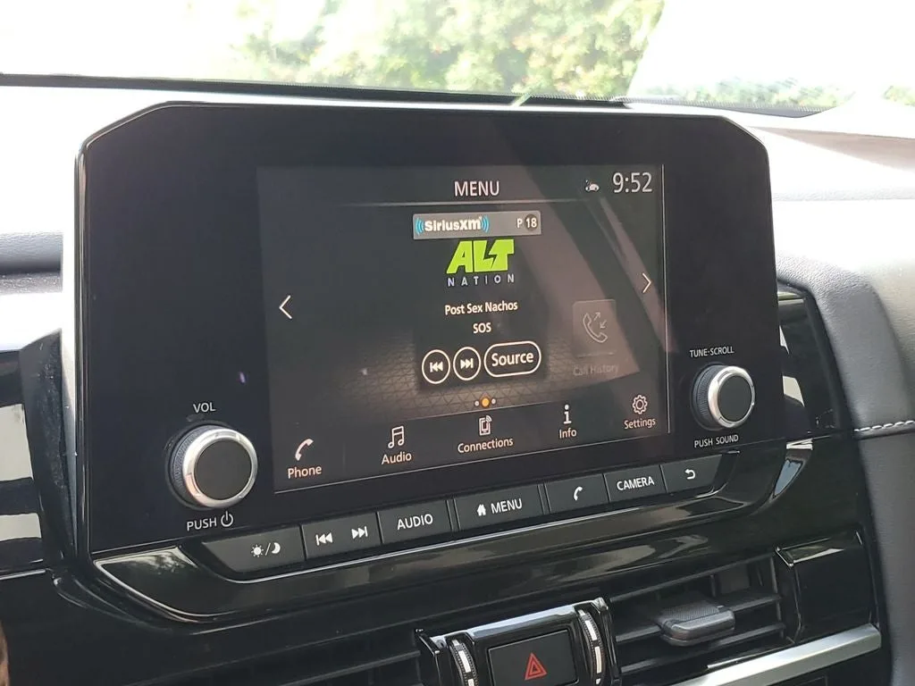 2022 Nissan Pathfinder SV photo 28