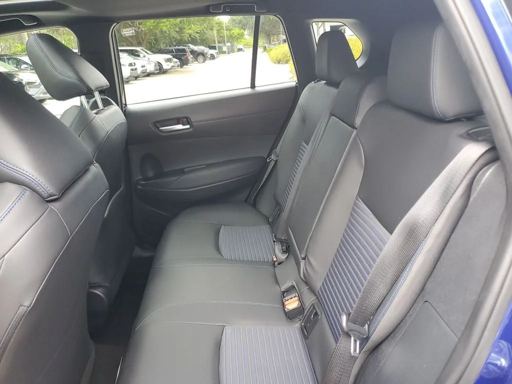 2023 Toyota Corolla Cross Hybrid XSE photo 13