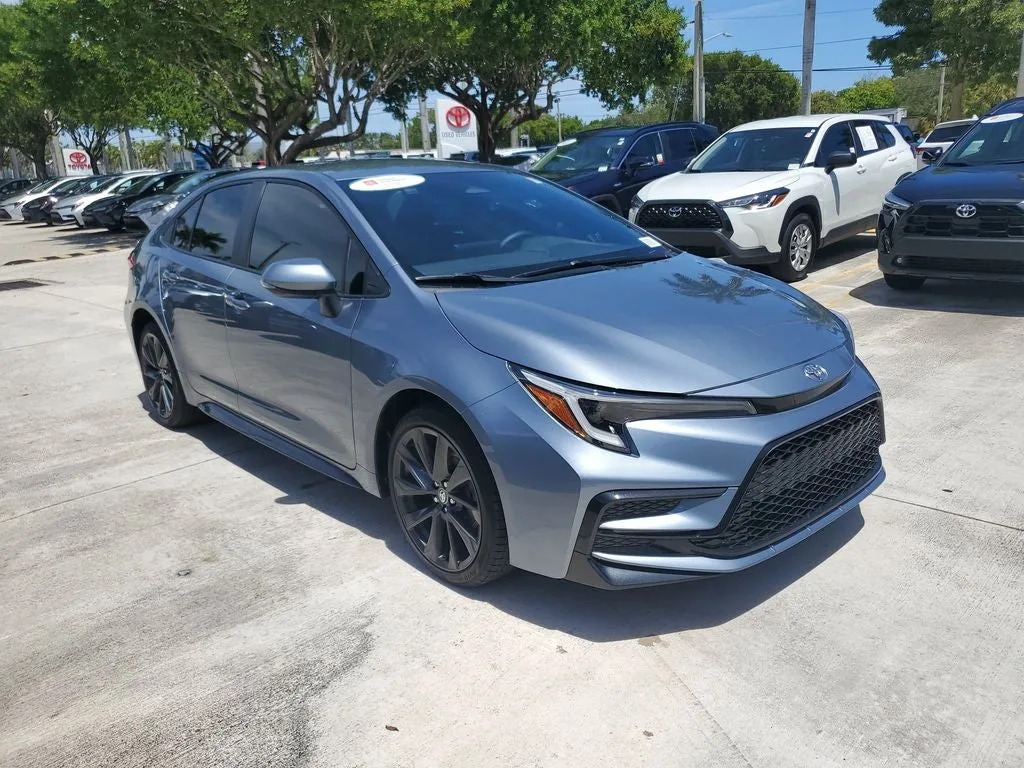 2026 Toyota Corolla Hybrid SE photo 3