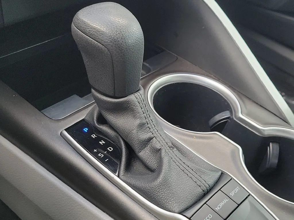 2023 Toyota Camry LE photo 31