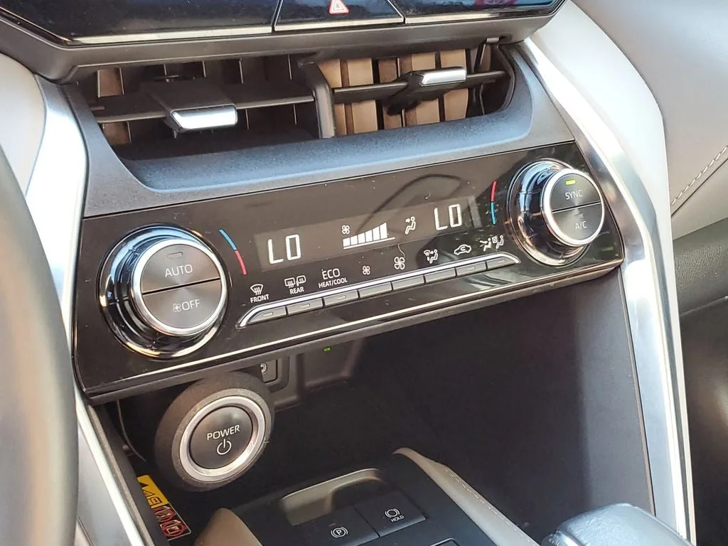 2023 Toyota Venza LE photo 27