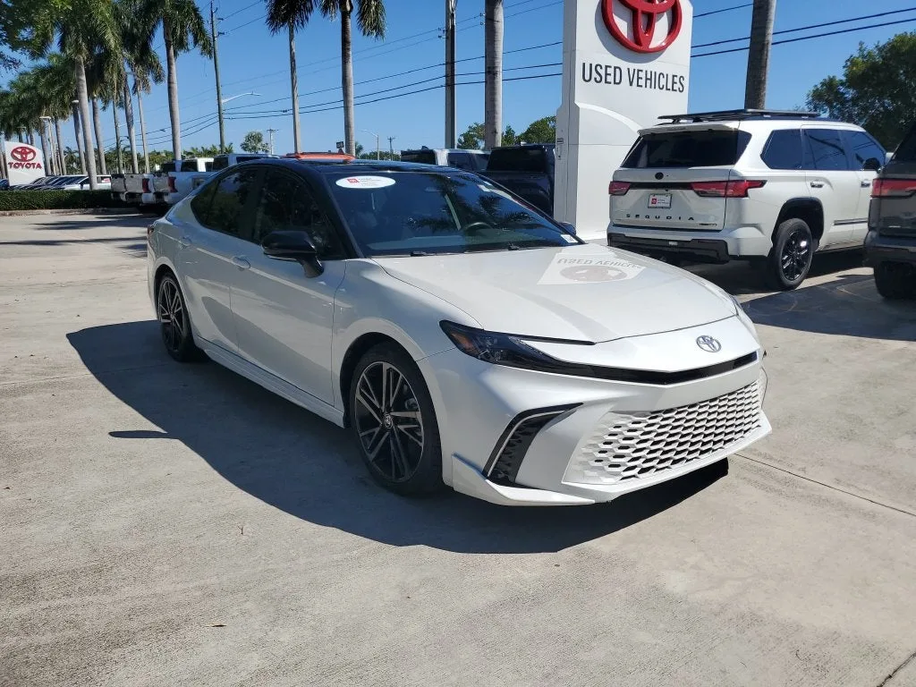 2025 Toyota Camry XSE photo 3