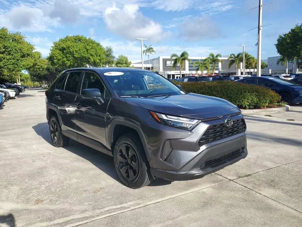 2024 Toyota RAV4 LE photo 3