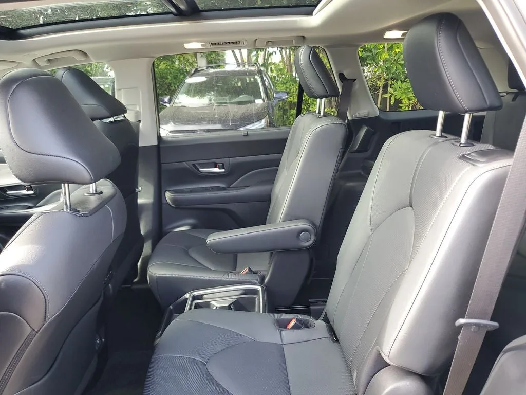 2026 Toyota Grand Highlander Limited photo 13