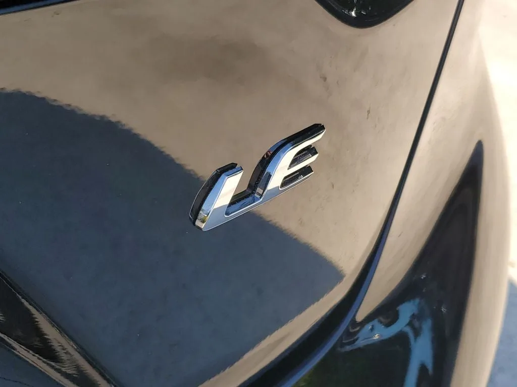 2025 Toyota Corolla LE photo 8