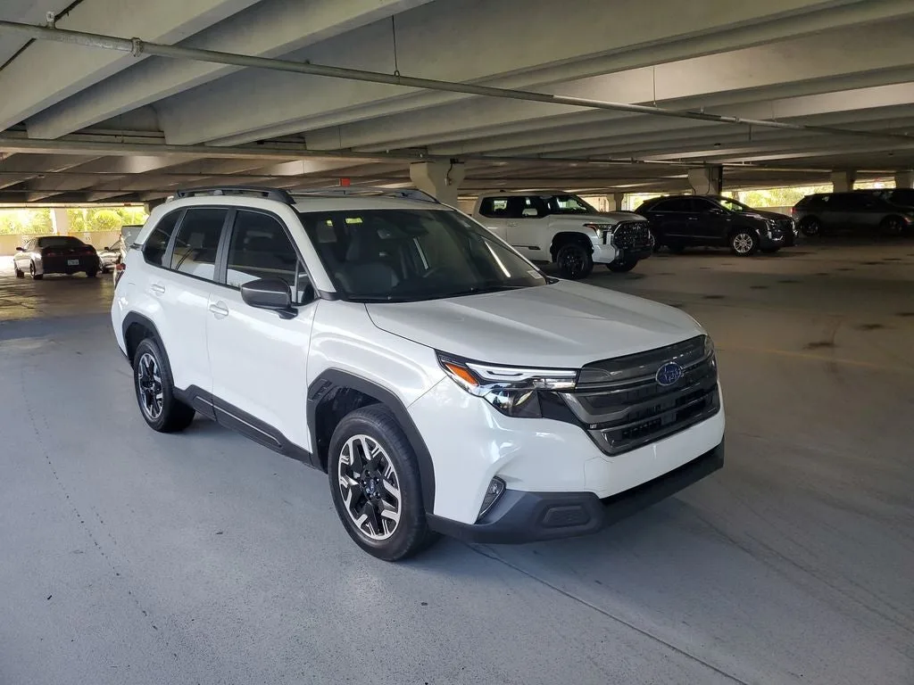 2025 Subaru Forester Premium photo 3