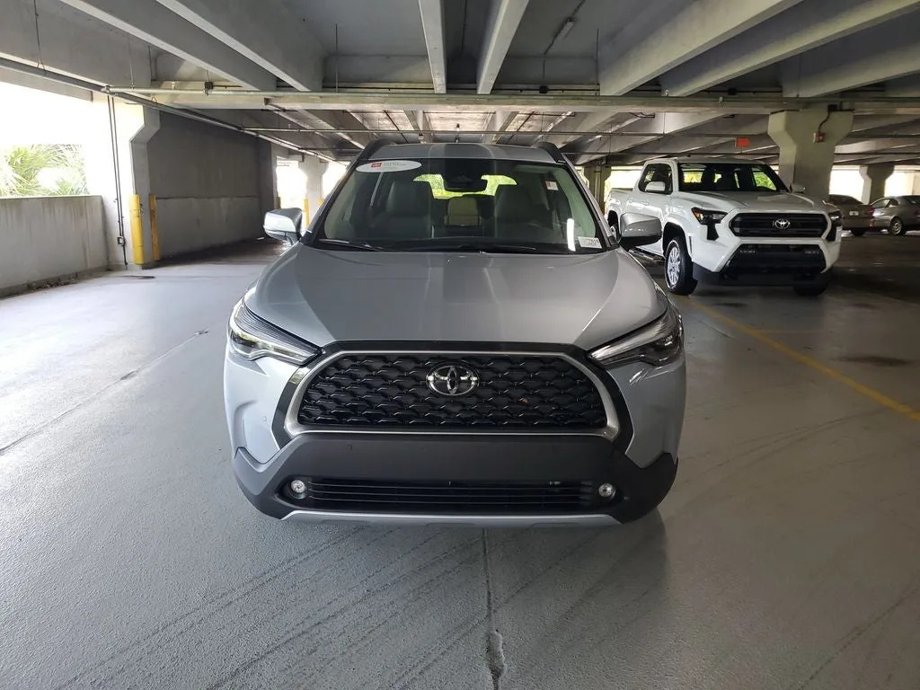 2024 Toyota Corolla Cross XLE photo 2