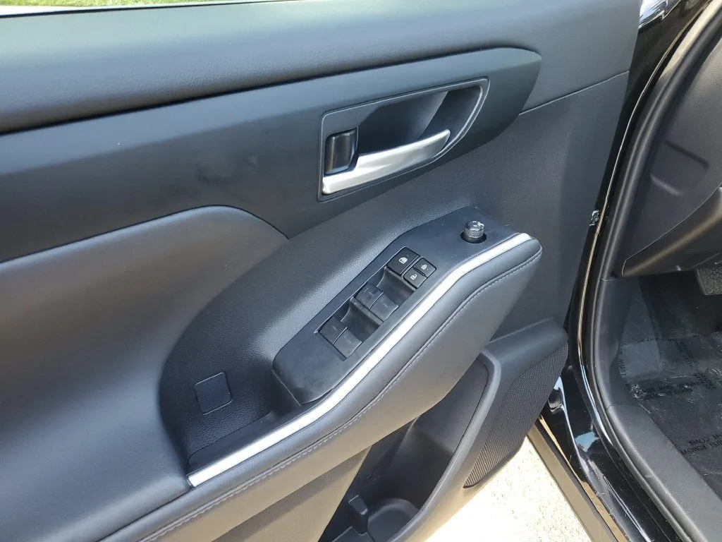 2024 Toyota Highlander XLE photo 21