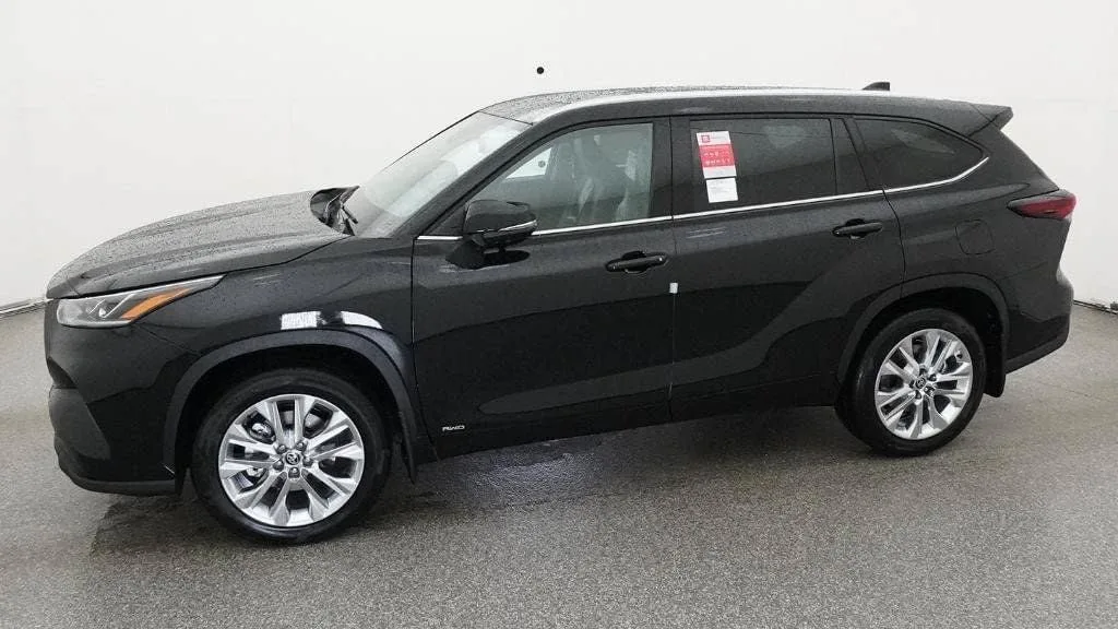 2026 Toyota Highlander Hybrid Limited photo 2