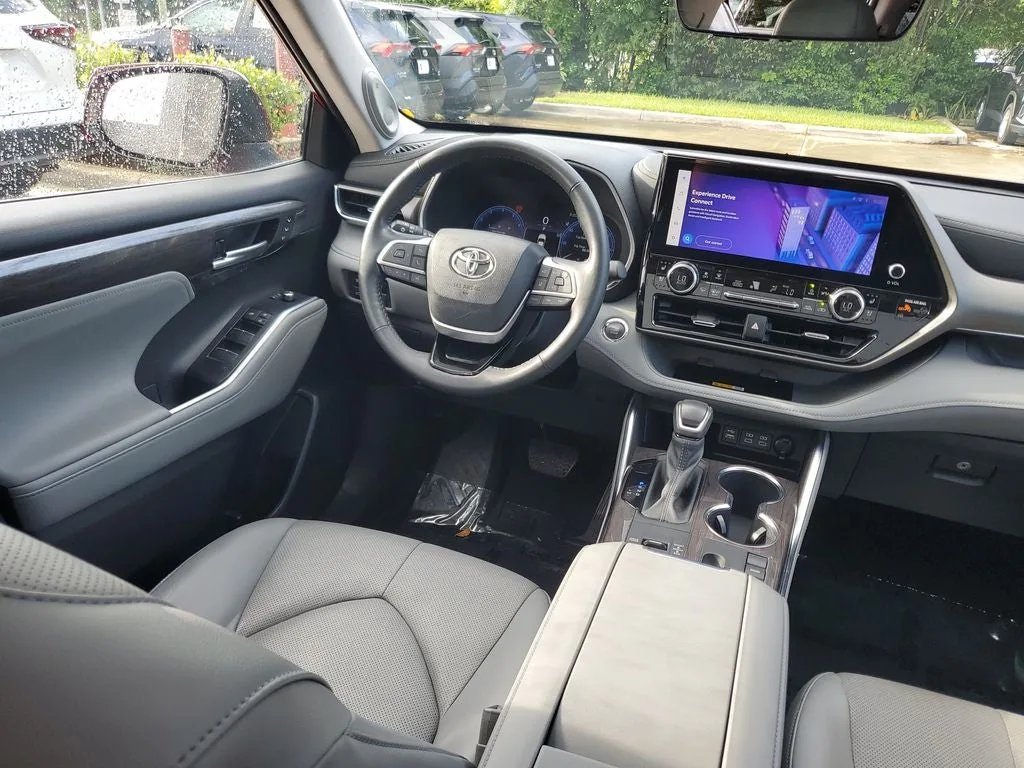 2023 Toyota Highlander Limited photo 16