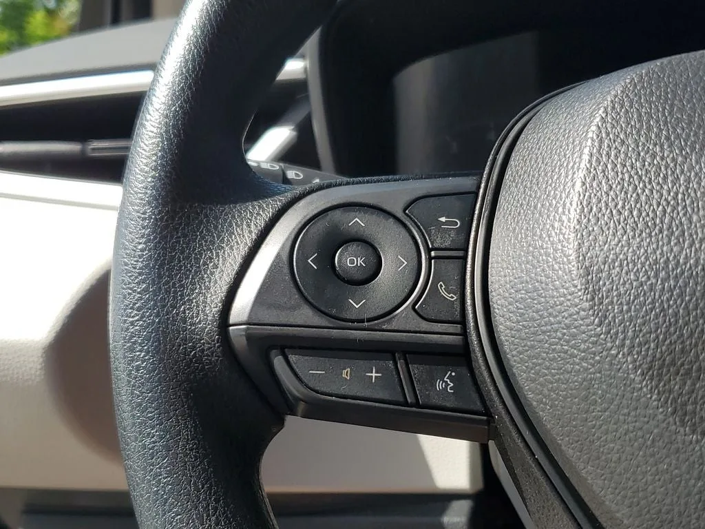 2025 Toyota Corolla LE photo 23