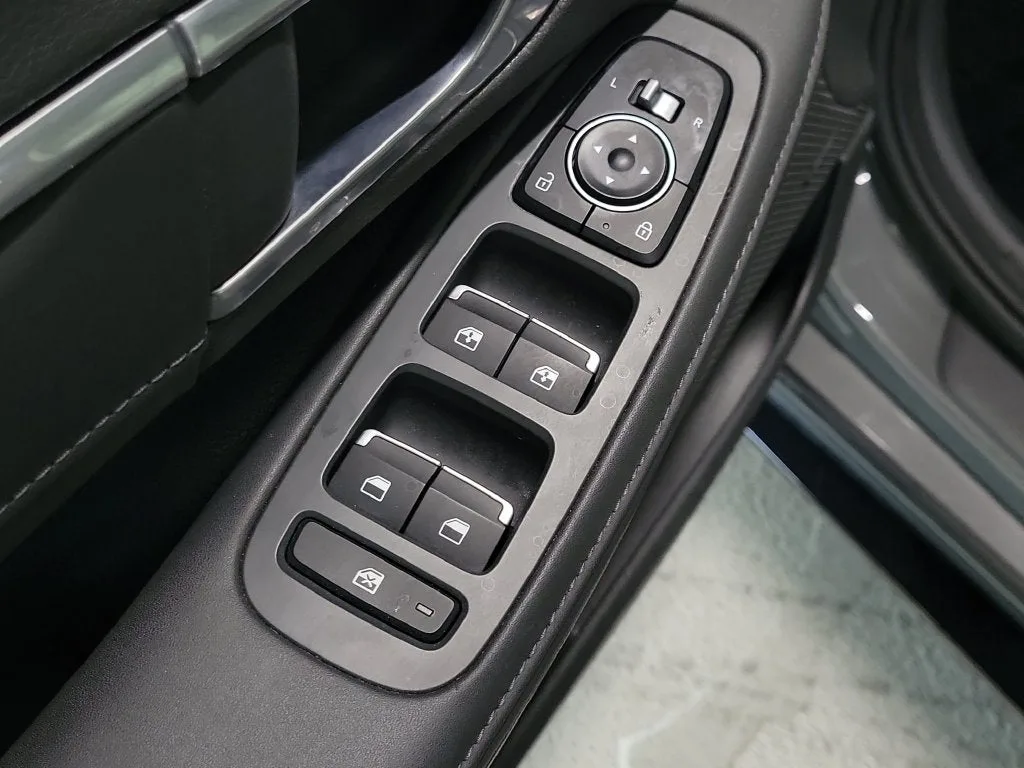 2020 Hyundai Sonata Limited photo 23