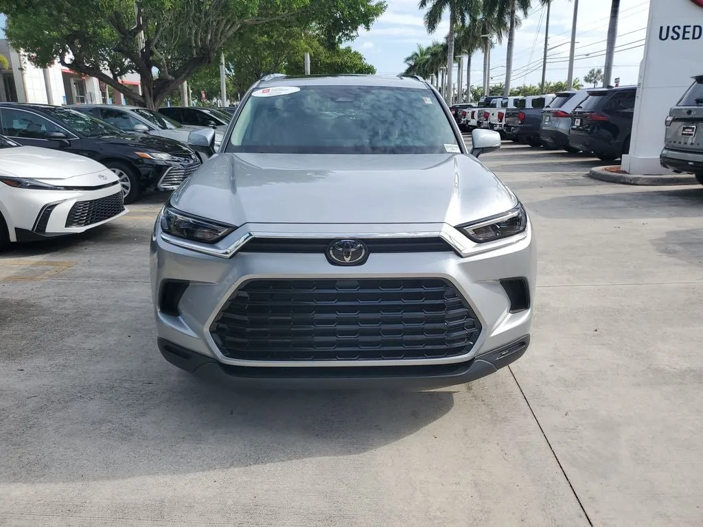 2024 Toyota Grand Highlander XLE photo 2