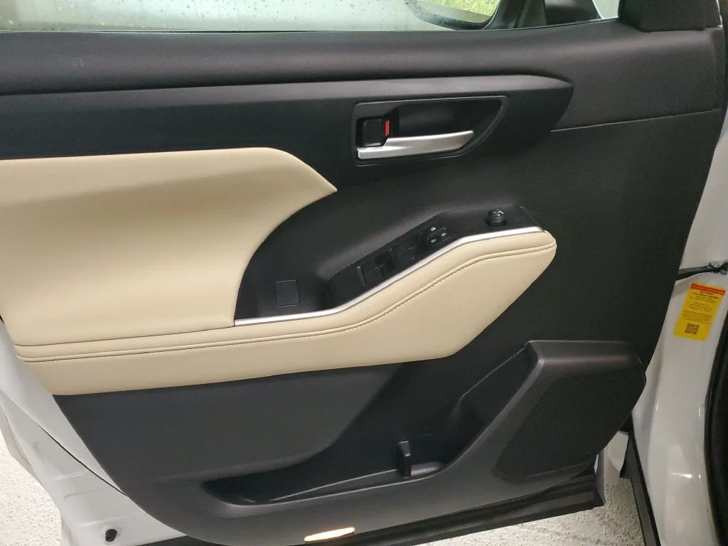 2023 Toyota Highlander XLE photo 20