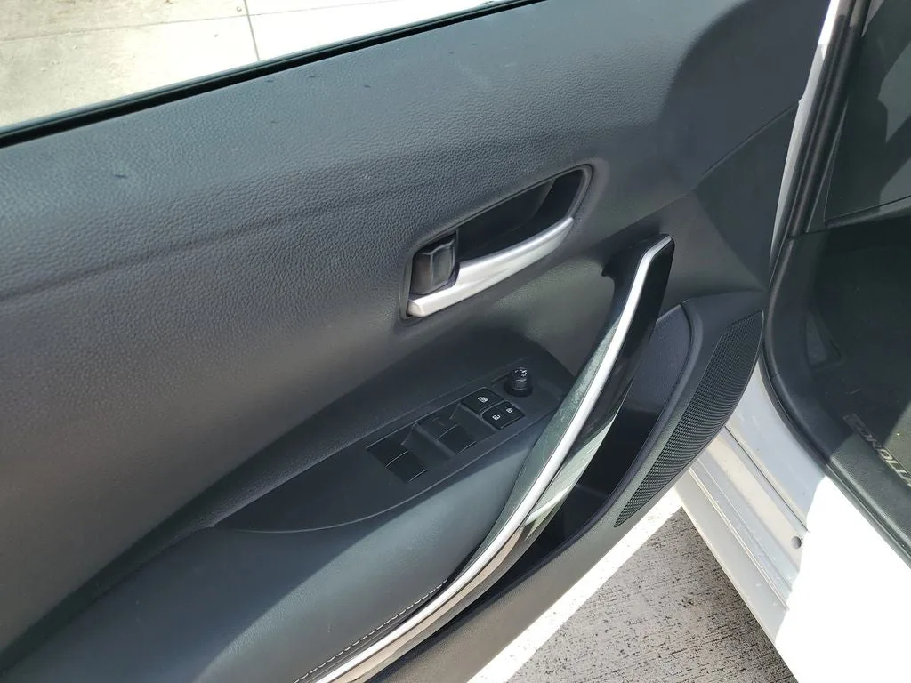 2022 Toyota Corolla XLE photo 19