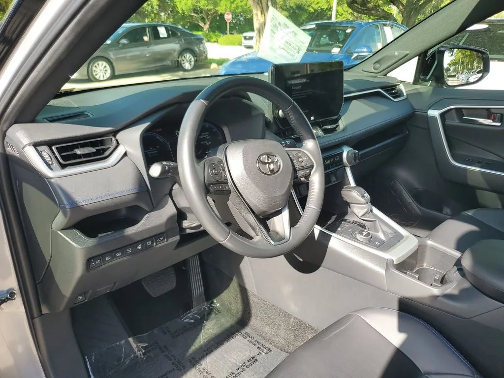 2024 Toyota RAV4 Hybrid XSE photo 23