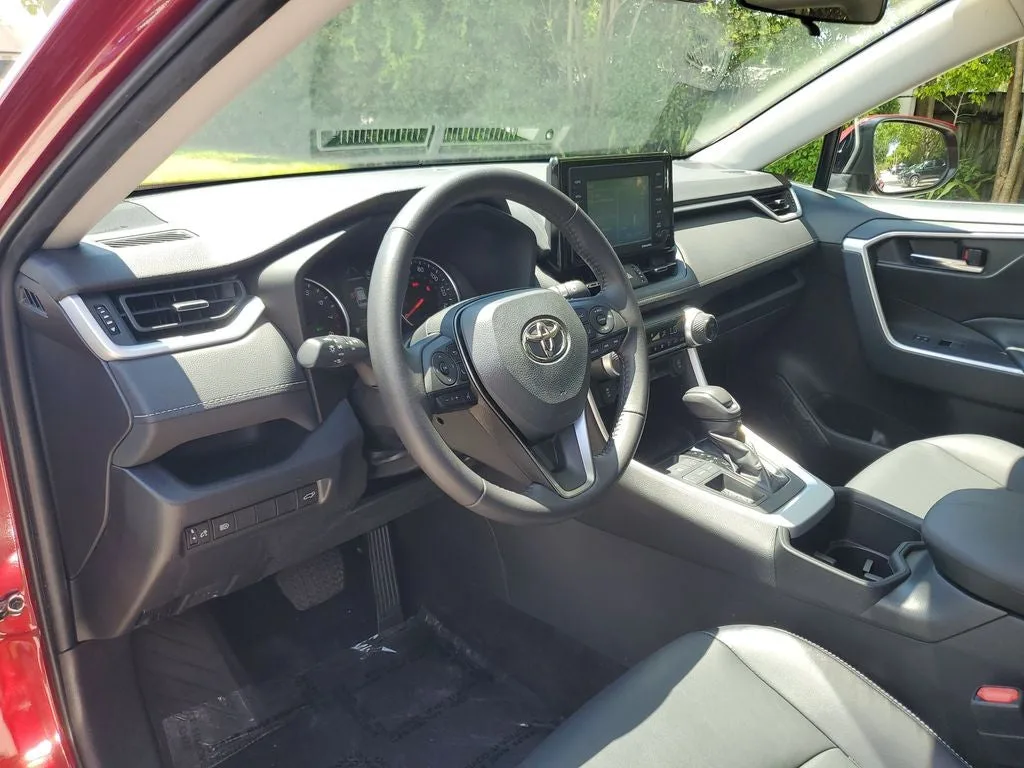 2022 Toyota RAV4 XLE Premium photo 23