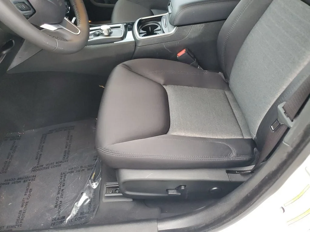 2023 Chrysler 300 Touring photo 19