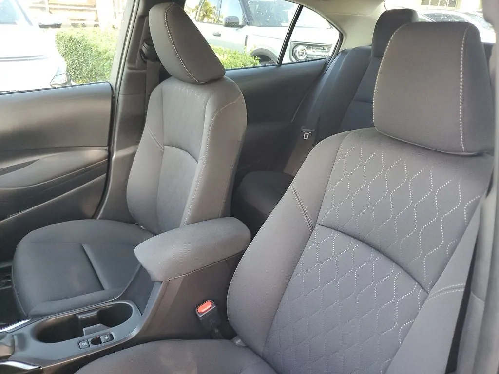 2025 Toyota Corolla LE photo 19