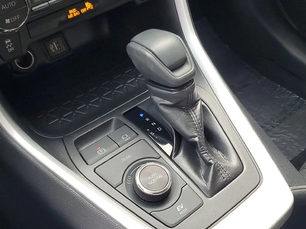 2025 Toyota RAV4 Hybrid LE photo 29