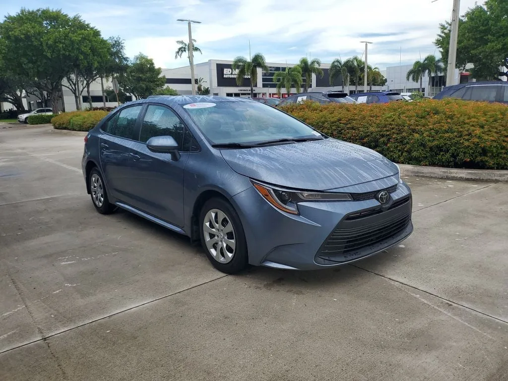 2024 Toyota Corolla LE photo 3