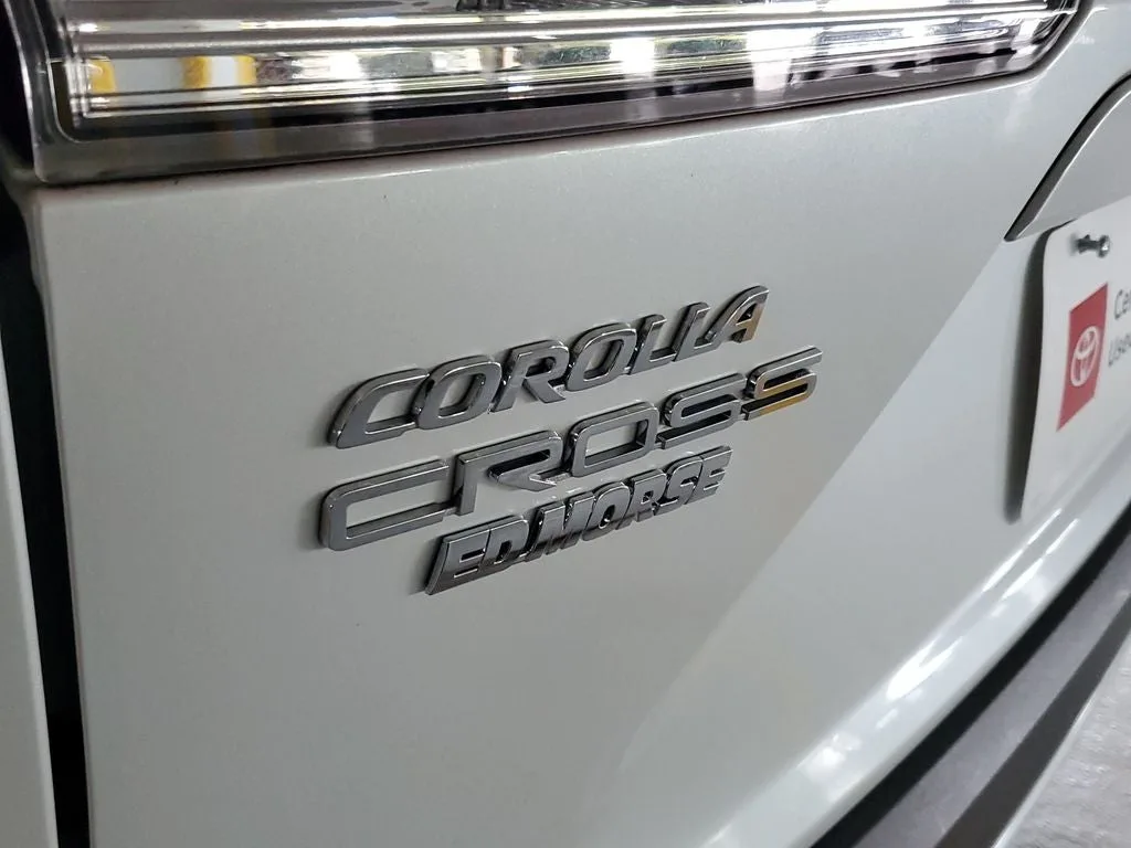 2024 Toyota Corolla Cross LE photo 8