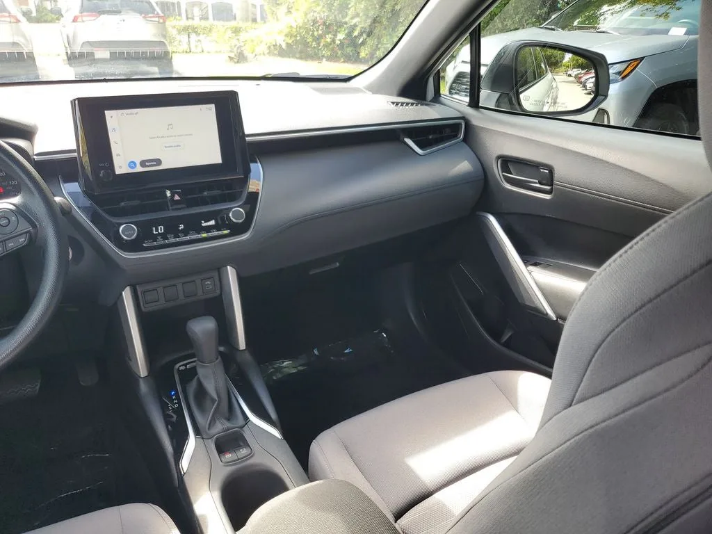 2023 Toyota Corolla Cross Hybrid S photo 16