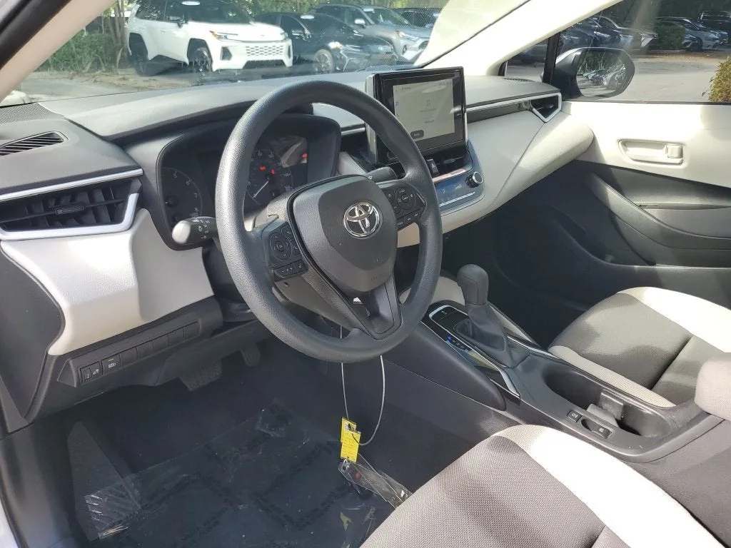 2025 Toyota Corolla LE photo 20
