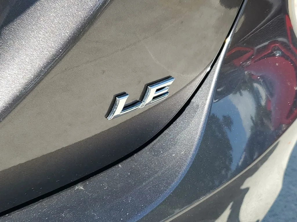2023 Toyota Camry LE photo 8