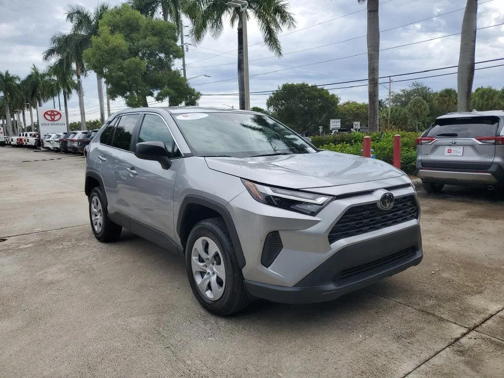 2024 Toyota RAV4 LE photo 3