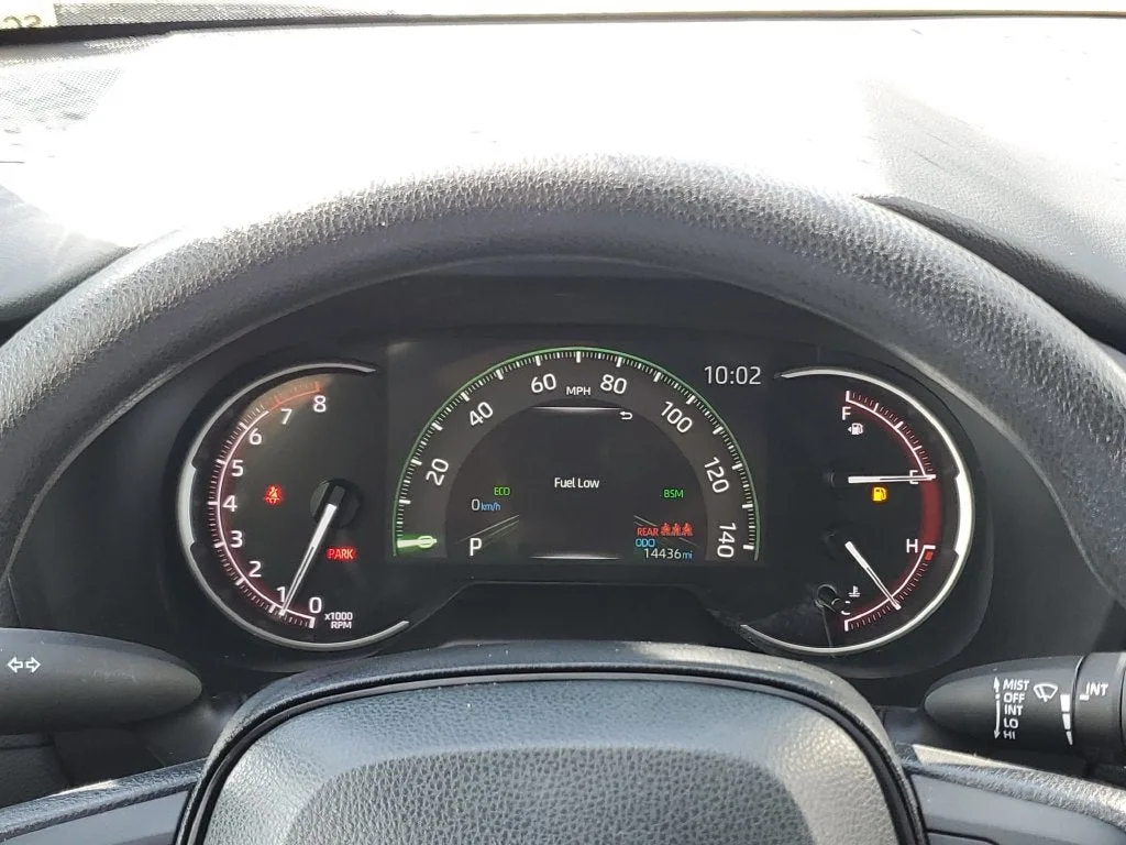 2025 Toyota RAV4 XLE photo 25