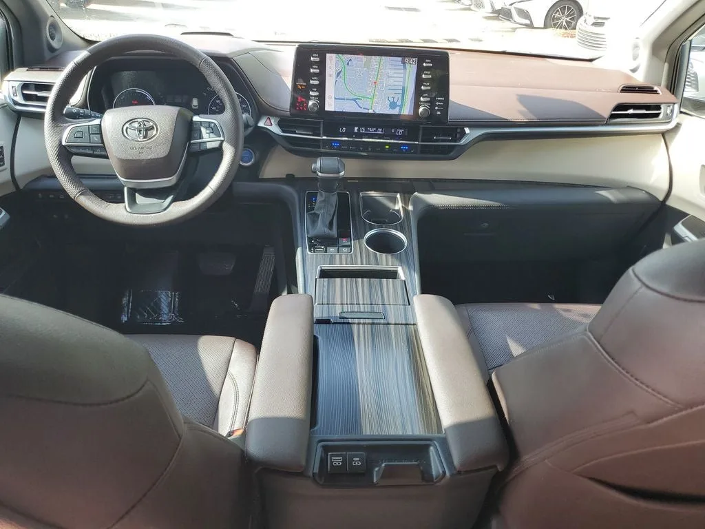 2023 Toyota Sienna Platinum 7 Passenger photo 17